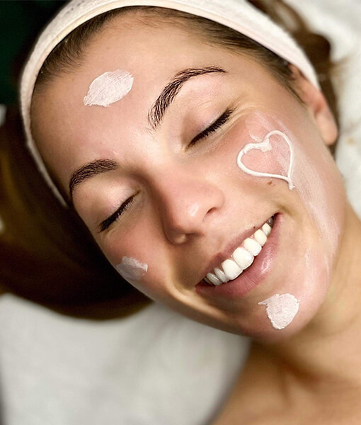 arckezeles-valaszthato-tisztitas-gyemantfejes-arccsiszolas-fenyterapia-hideg-meleg-arcvasalas-radiofrekvencias-feszesito-kozmetika-9.kerulet-budapest-szepsegszalon-Adore-you (1) Arckezelés, választható, tisztítás, gyémántfejes arccsiszolás, fényterápia, hideg meleg arcvasalás, rádiófrekvenciás feszesítő, Budapest 9. kerület, Adore you szépségszalon