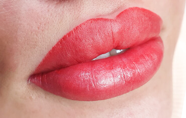 Teljes ajak satír, satírozás, Ajaktetoválás Sminktetoválás Budapest 9. kerület